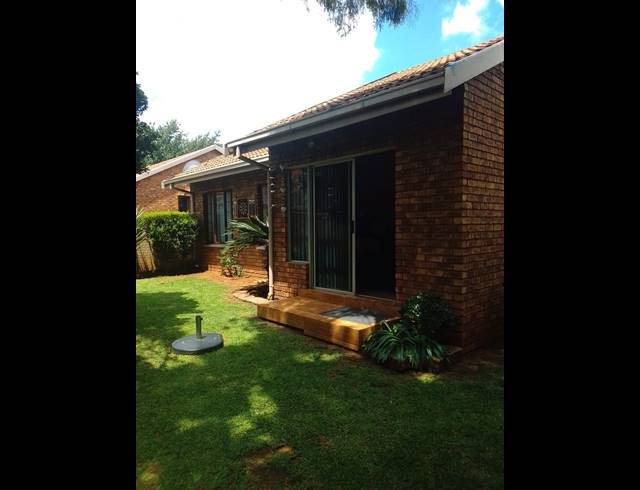 2 BEDROOM TOWNHOUSE FOR SALE IN VANDERBIJLPARK SE 3